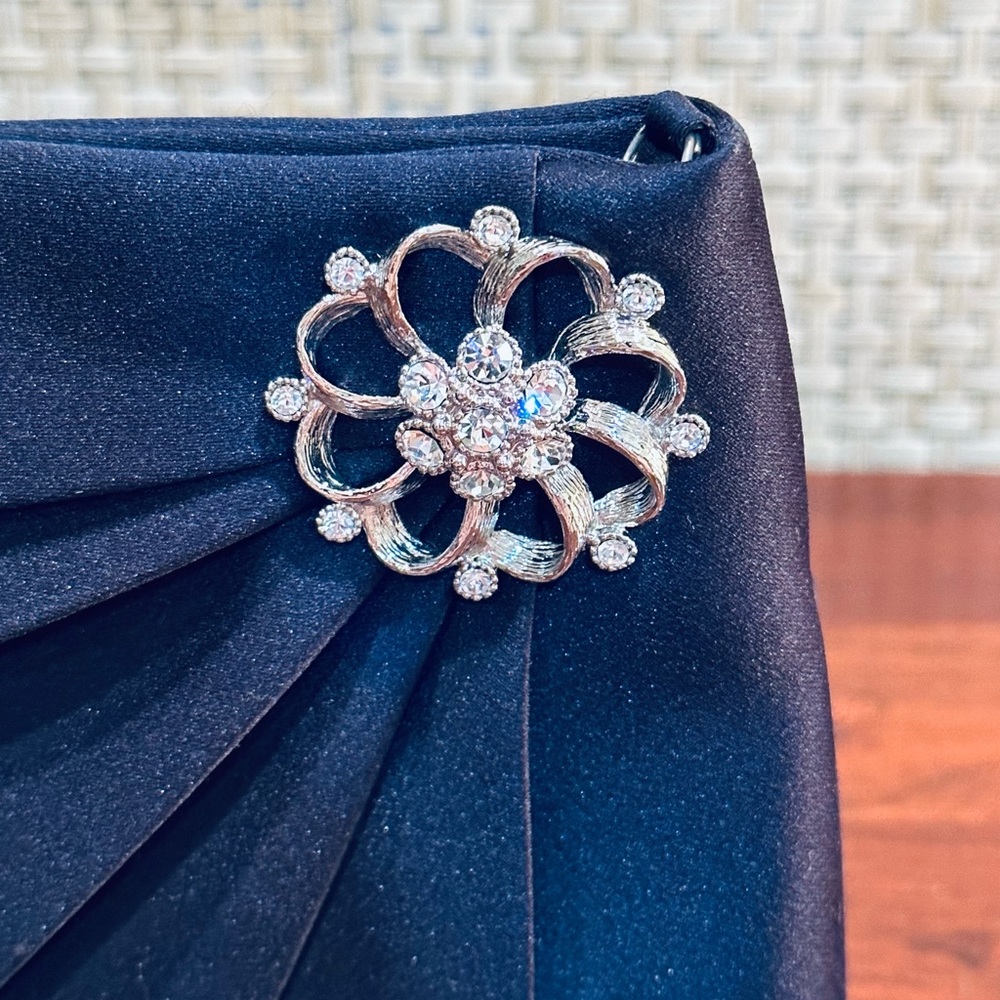 🌟HP🌟VTG 1990s Black Satin Pleated & Rhinestone Brooch Evening Bag Preston York - Picture 4 of 10